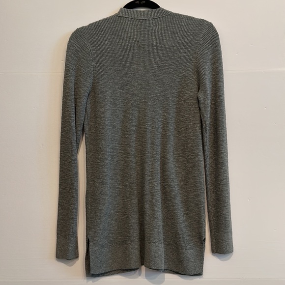 Abercrombie & Fitch. Small. - Picture 3 of 3